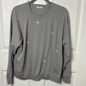 LEALLO Gray crew neck sweatshirt embroidered skier skiing person size Large